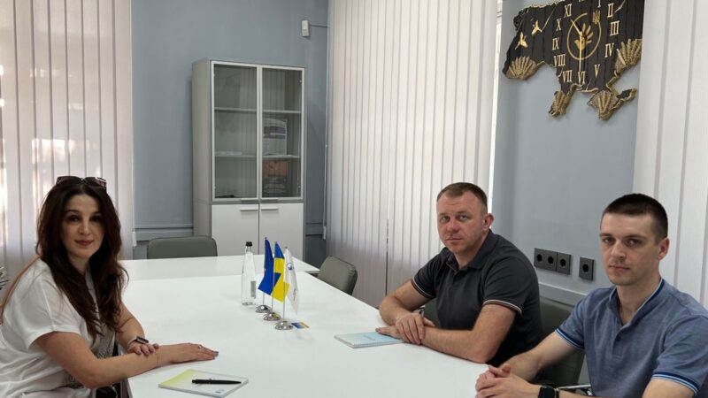 Зустріч Уповноваженого ВРУ з прав людини в Закарпатській області Андрія Крючкова та голови відділення Нотаріальної палати України в Закарпатській області Євгенії Семен.