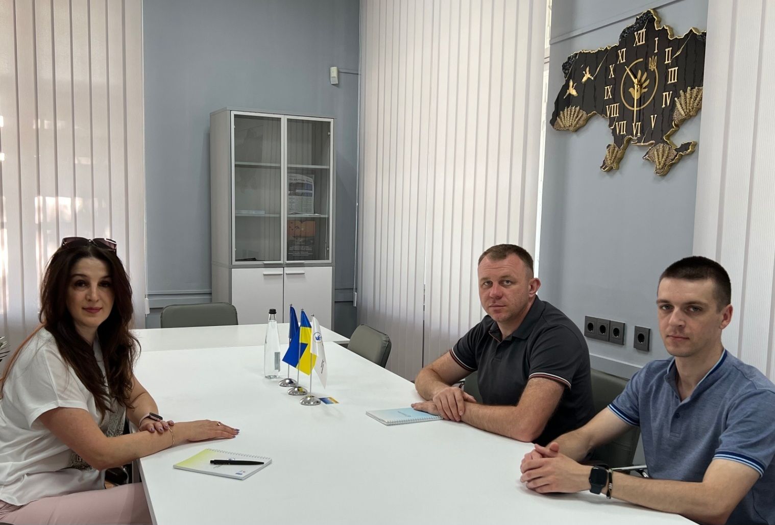 Ви зараз переглядаєте Зустріч Уповноваженого ВРУ з прав людини в Закарпатській області Андрія Крючкова та голови відділення Нотаріальної палати України в Закарпатській області Євгенії Семен.