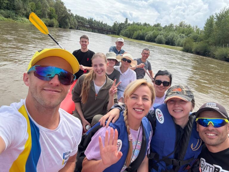 photo_5280640893361191039_y