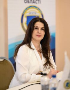 Детальніше про статтю 🎂 10.04.2026 — Щирі Вітання з Днем Народження, голову відділення НПУ України в Закарпатській області,  приватного нотаріуса Семен Євгенію Вікторівну!